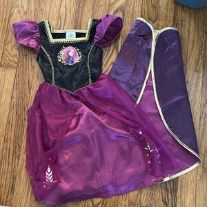 Anna nightgown with removable cape. 3T. Disney